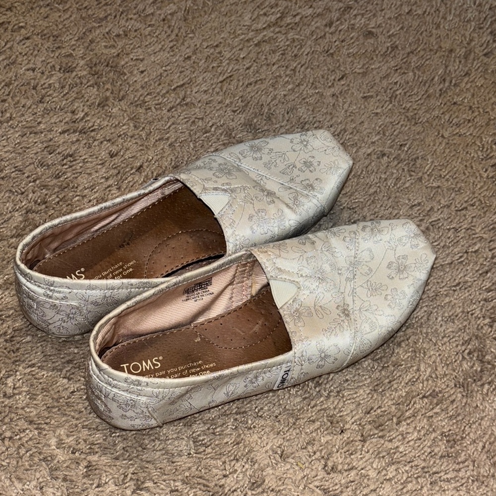 TOMS Women's Floral Cream Loafers